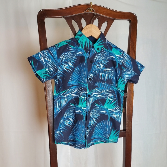 Set of 2 Short Sleeve Collared Shirt size M (5-6) - Picture 2 of 9